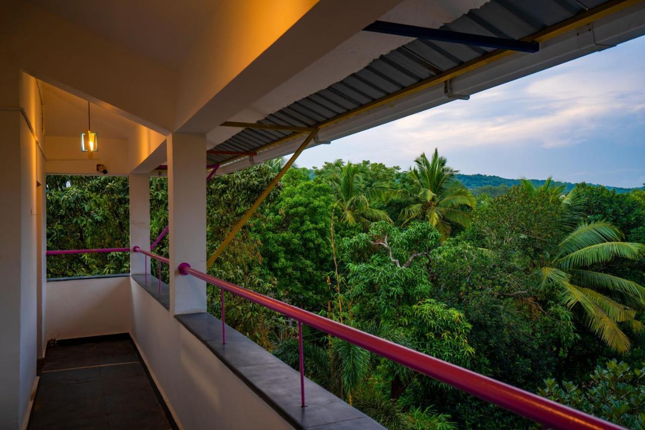 Gostops Plus Goa Vagator Old Goa Exterior photo