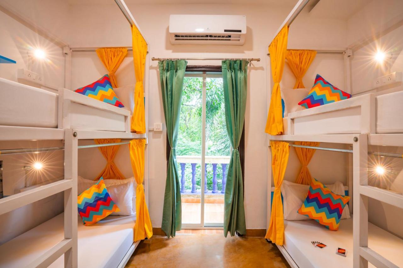 Gostops Plus Goa Vagator Old Goa Exterior photo